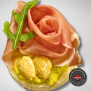 Kanapée - Prosciutto crudo & svampcrème med tryffel