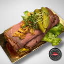 Smörrebröd rostbiff med curryremoulad & rostad lök